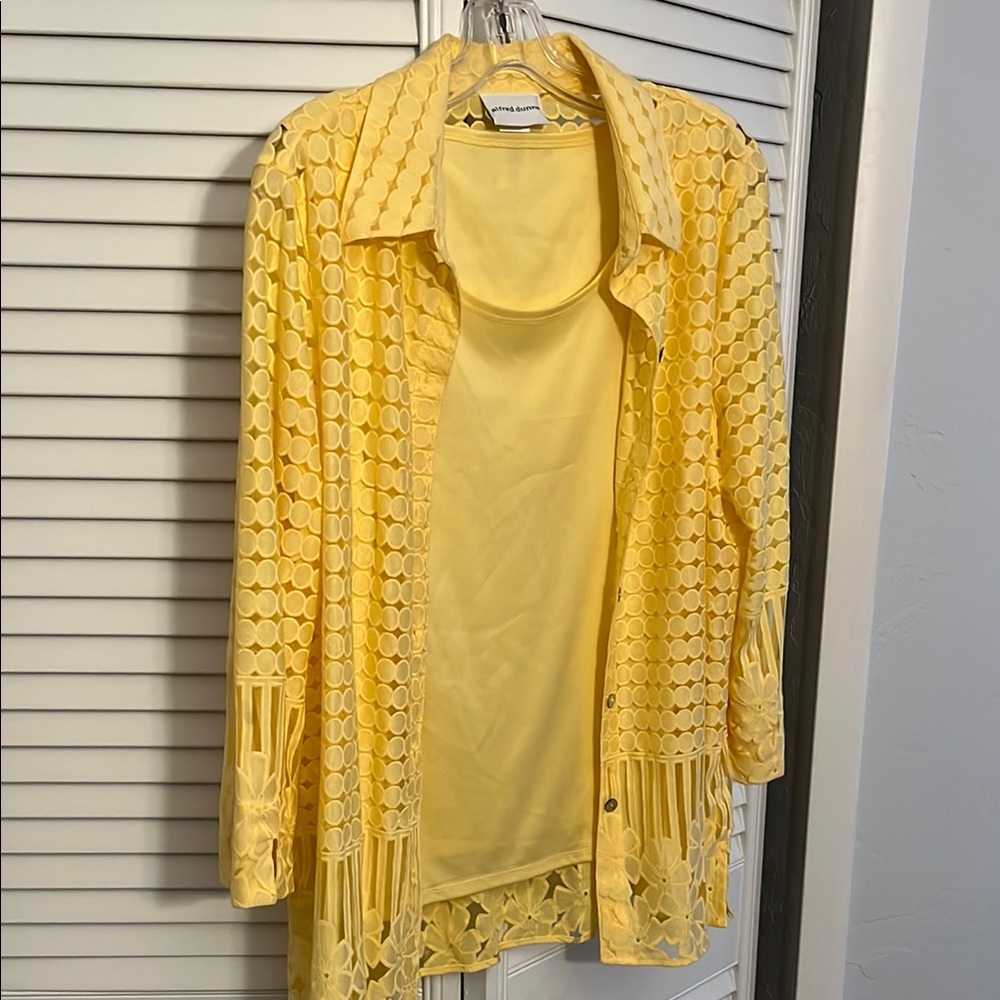 Alfred Dunner Butter Yellow Lace Button-Up Shirt with Tank Top SZ M